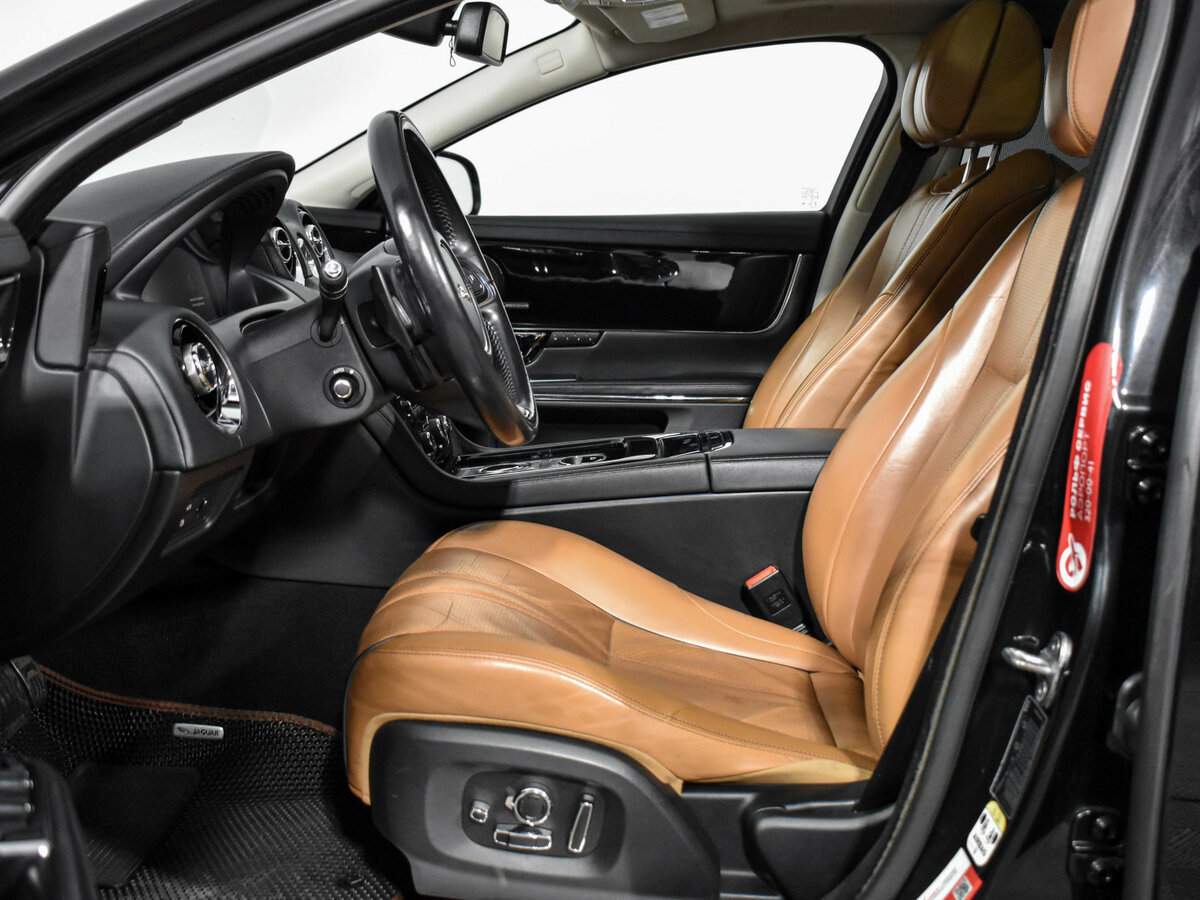 Jaguar XJ с пробегом — 2016 год. Фото: #10