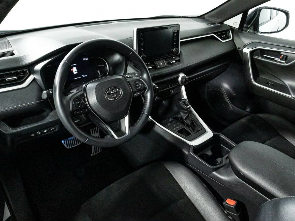 Toyota RAV4 с пробегом — 2020 год. Фото: #10