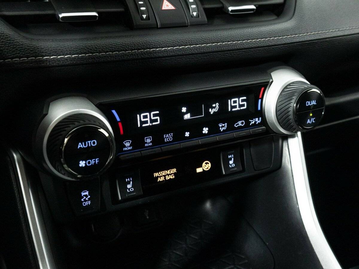 Toyota RAV4 с пробегом — 2020 год. Фото: #17