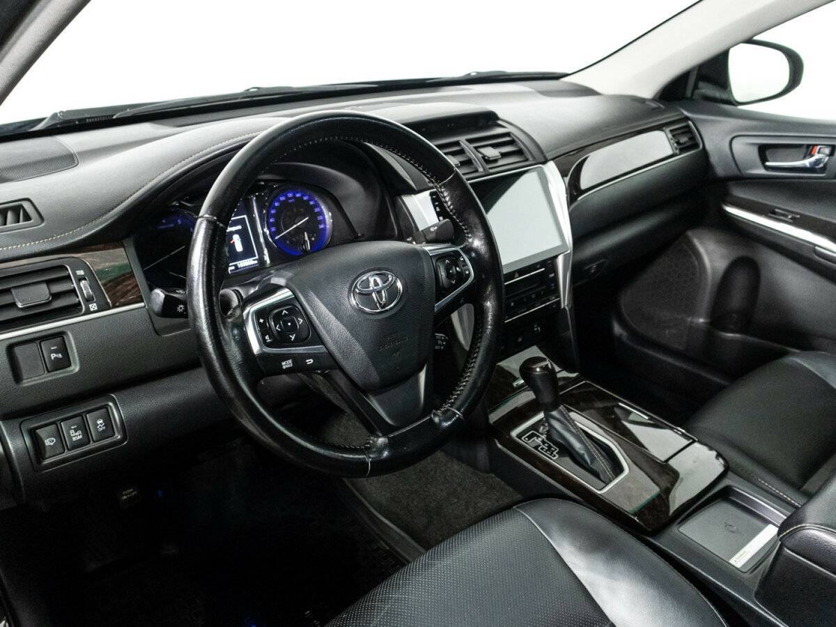 Toyota Camry с пробегом — 2017 год. Фото: #10