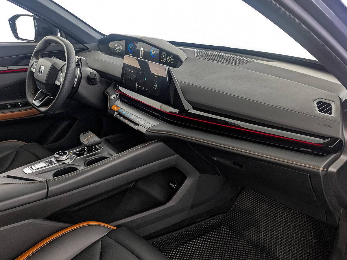 Changan UNI-V с пробегом — 2024 год. Фото: #12