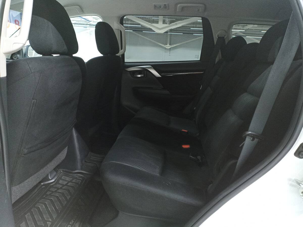 Mitsubishi Pajero Sport с пробегом — 2018 год. Фото: #11