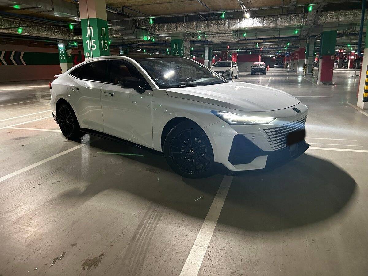 Changan UNI-V с пробегом — 2023 год. Фото: #2