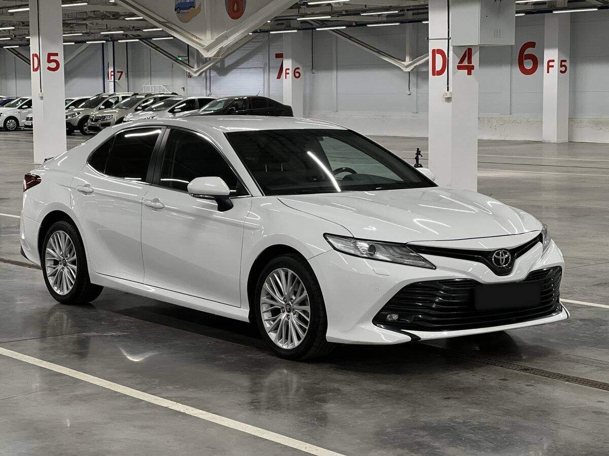 Toyota Camry с пробегом — 2018 год. Фото: #2