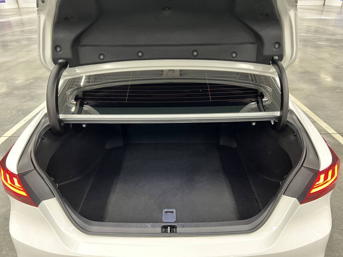 Toyota Camry с пробегом — 2018 год. Фото: #9