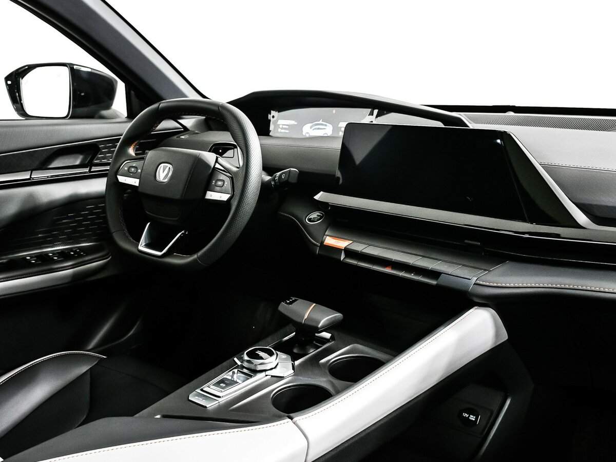 Changan UNI-V с пробегом — 2024 год. Фото: #8