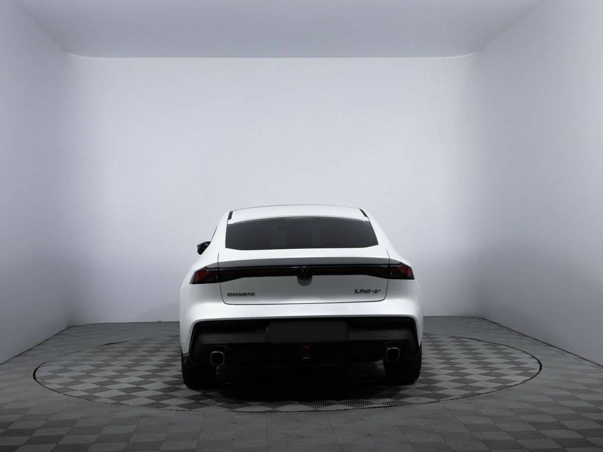 Changan UNI-V с пробегом — 2023 год. Фото: #5