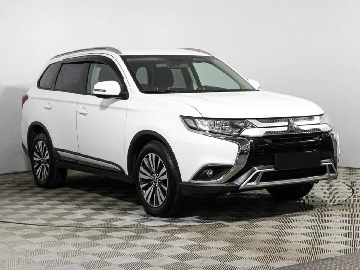 Mitsubishi Outlander с пробегом — 2018 год. Фото: #2