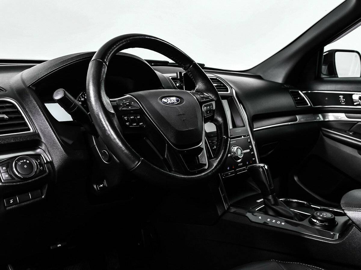 Ford Explorer с пробегом — 2018 год. Фото: #11
