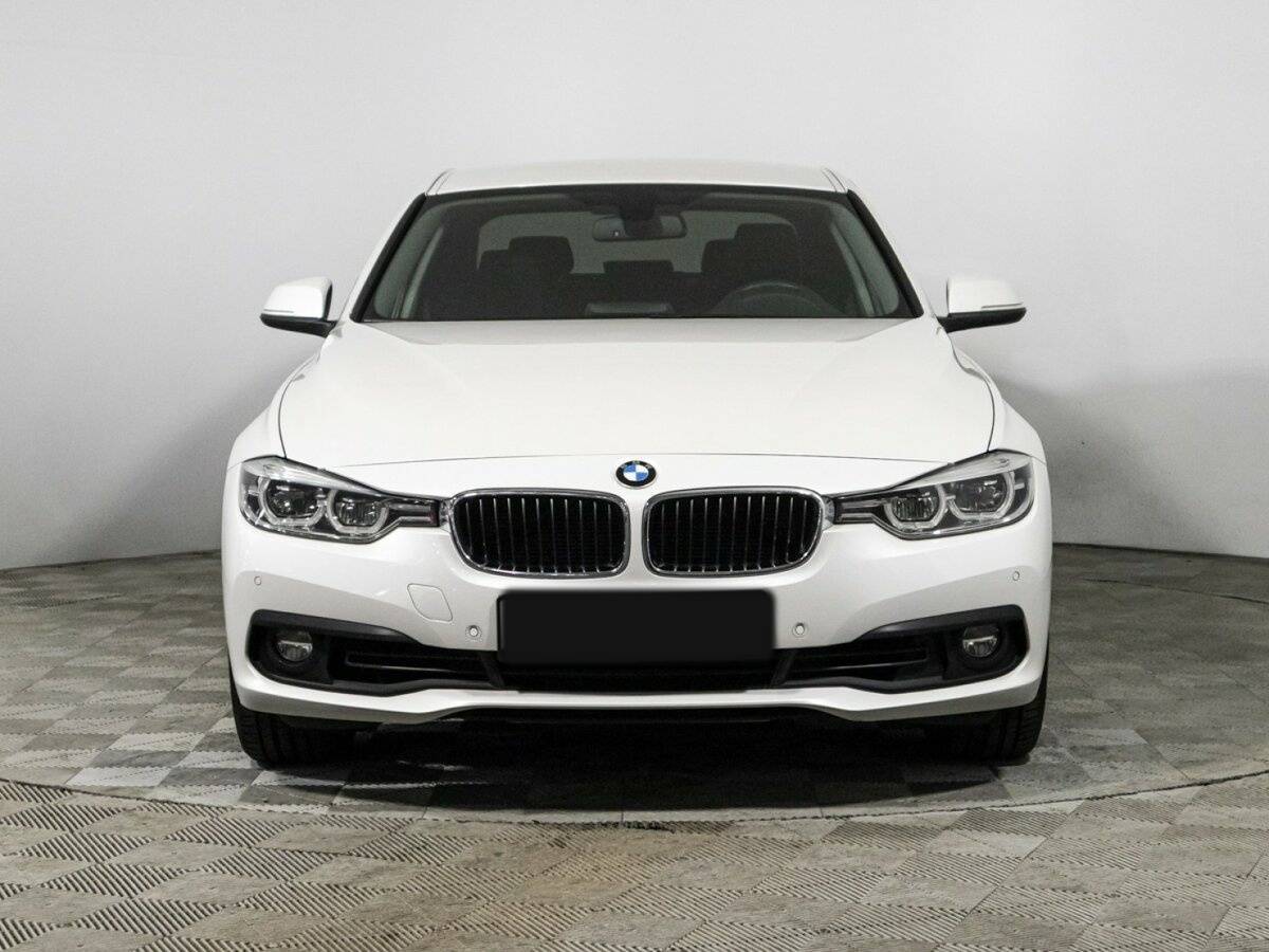 BMW 3 серии с пробегом — 2017 год. Фото: #1