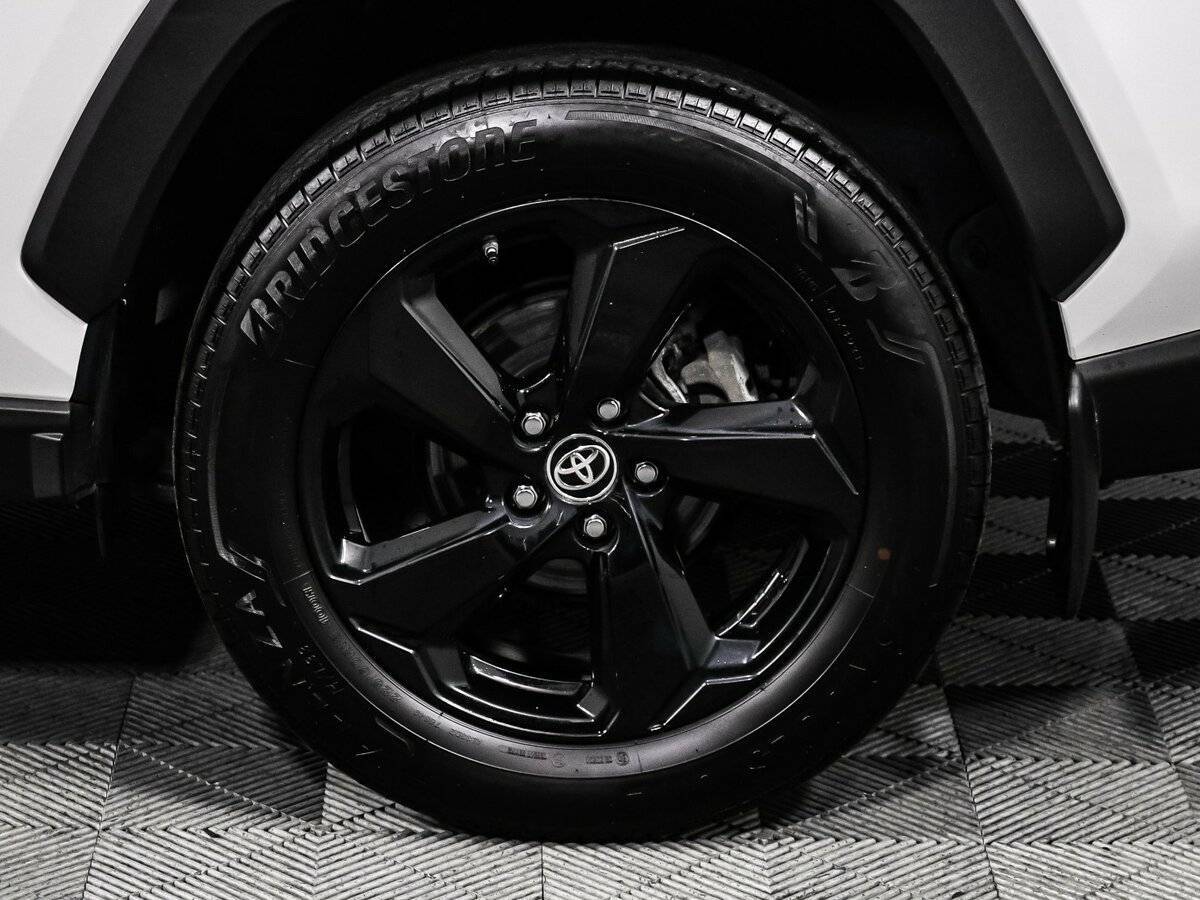 Toyota RAV4 с пробегом — 2021 год. Фото: #14