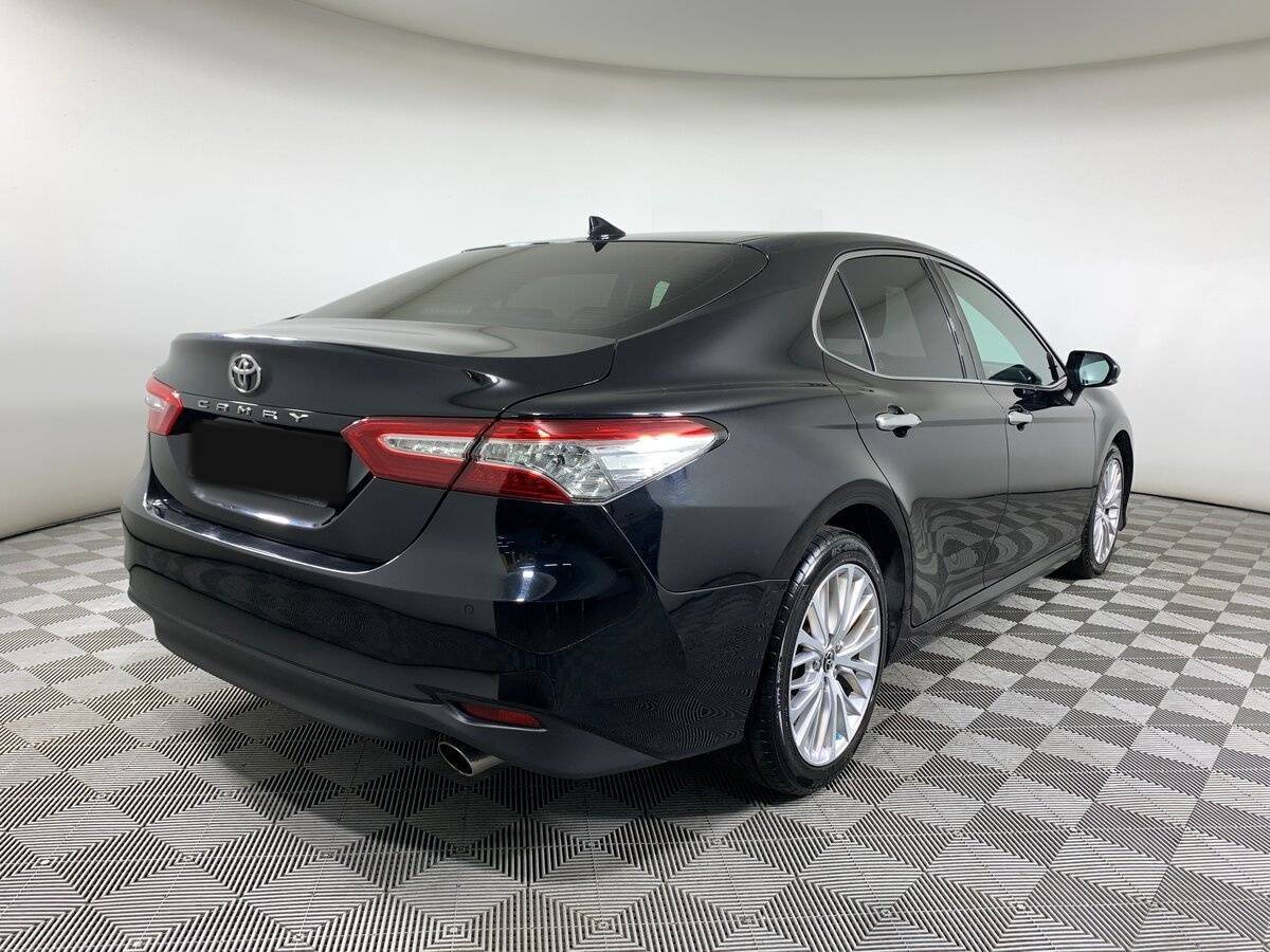 Toyota Camry с пробегом — 2018 год. Фото: #4