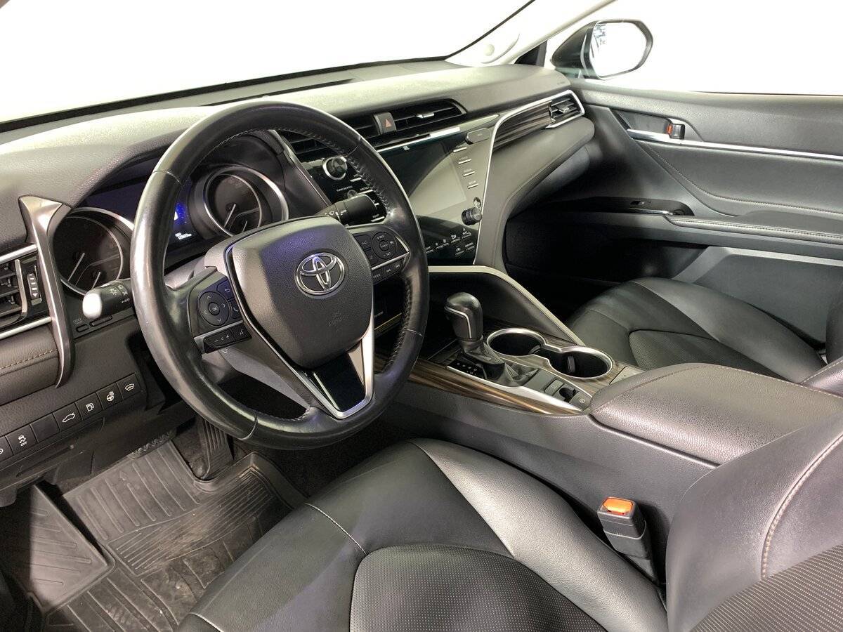 Toyota Camry с пробегом — 2018 год. Фото: #10