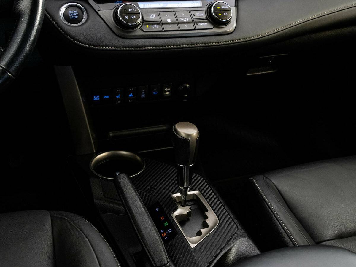 Toyota RAV4 с пробегом — 2015 год. Фото: #11