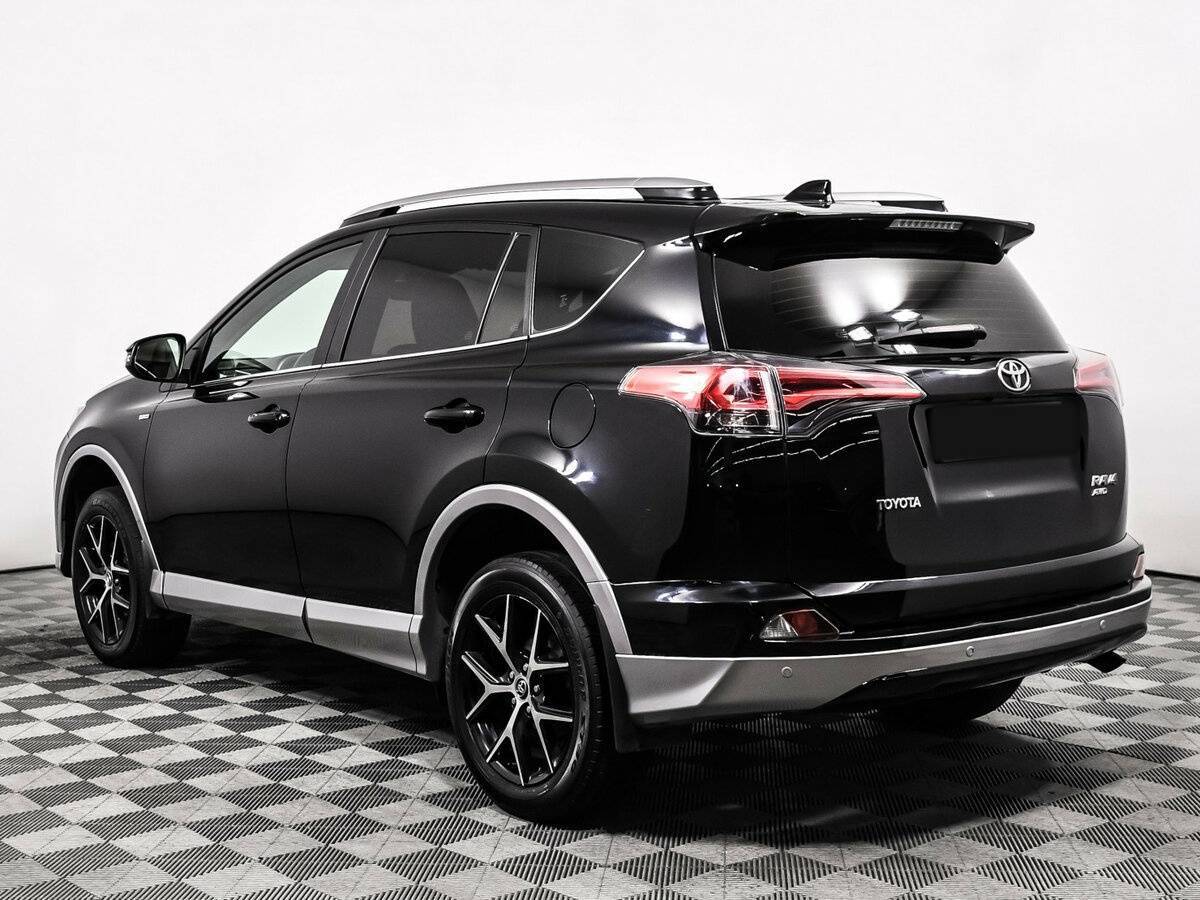 Toyota RAV4 с пробегом — 2017 год. Фото: #6