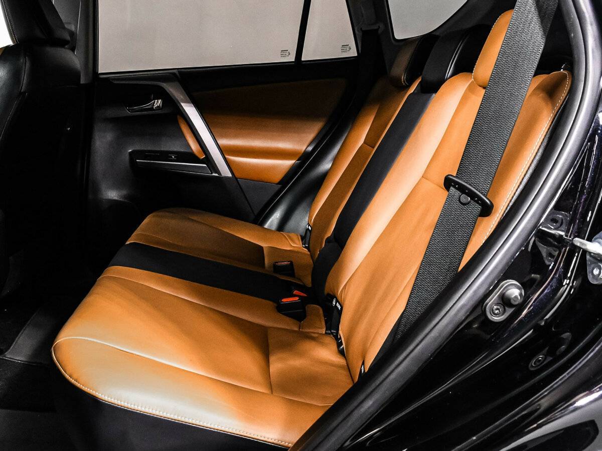 Toyota RAV4 с пробегом — 2017 год. Фото: #12