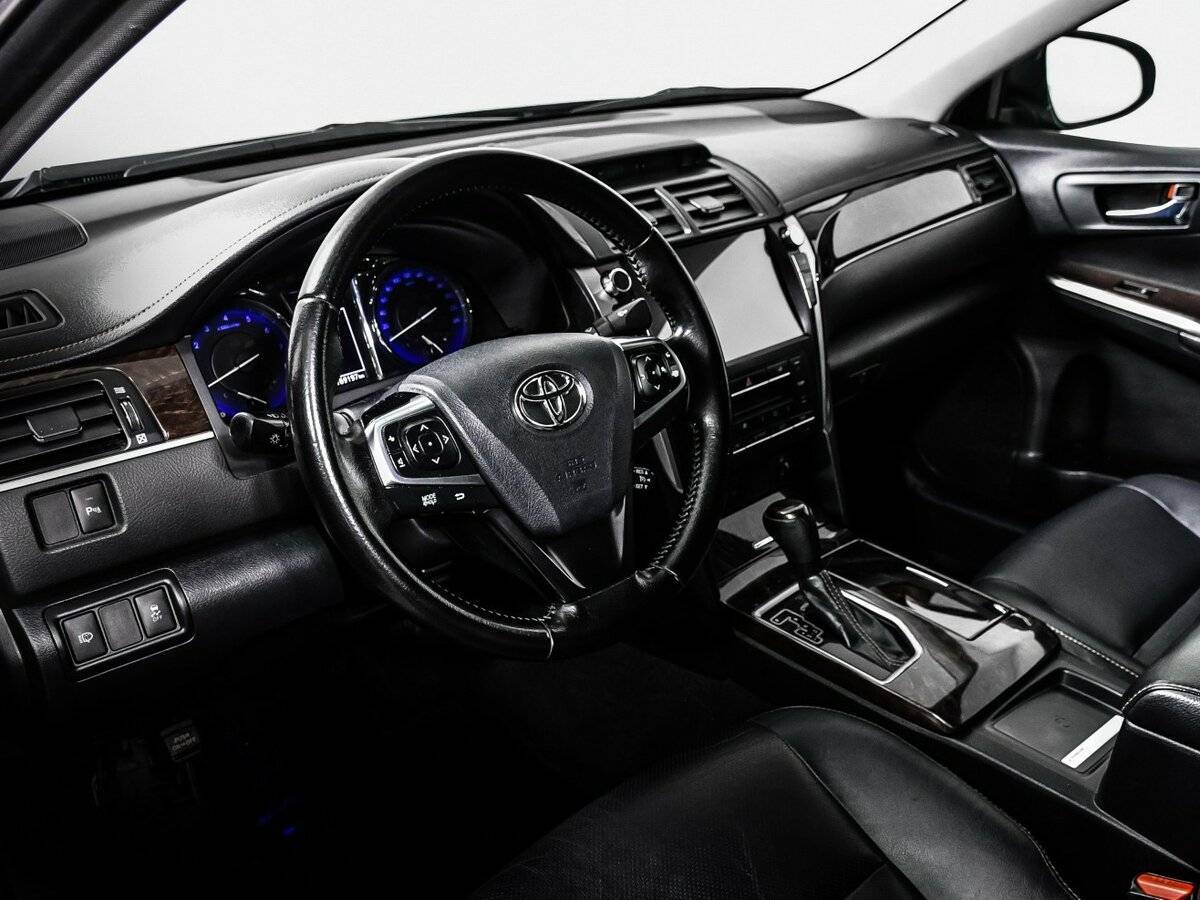 Toyota Camry с пробегом — 2017 год. Фото: #10
