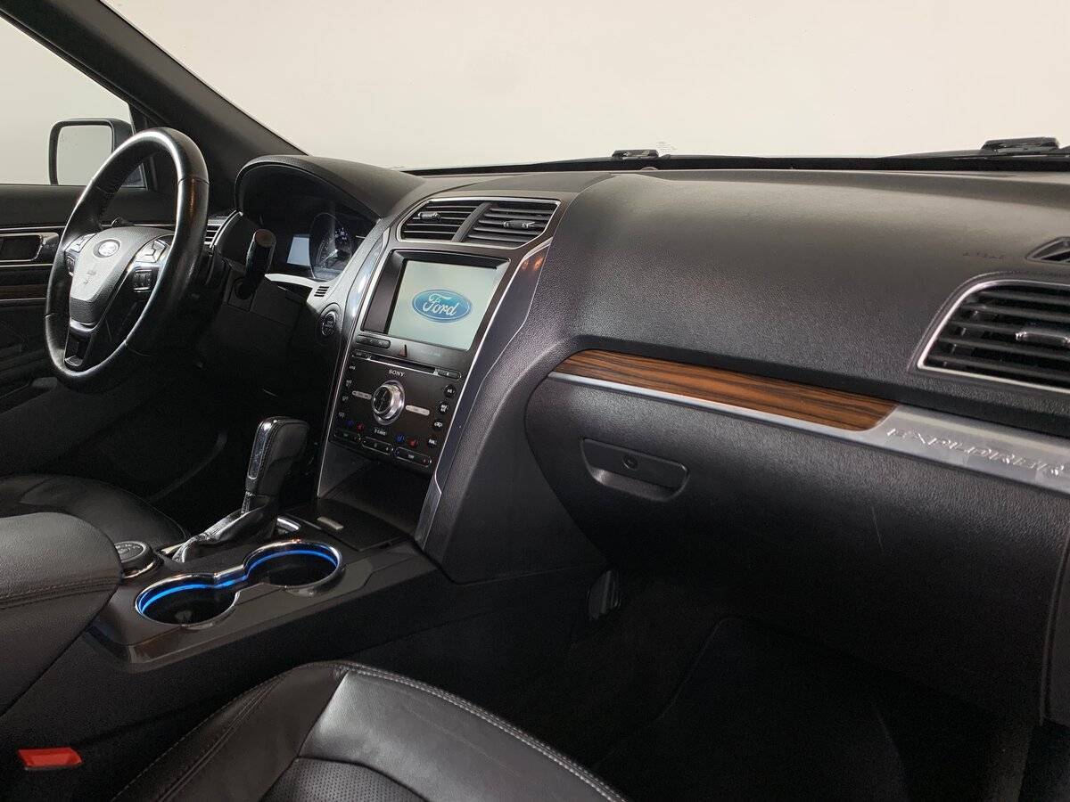 Ford Explorer с пробегом — 2016 год. Фото: #12