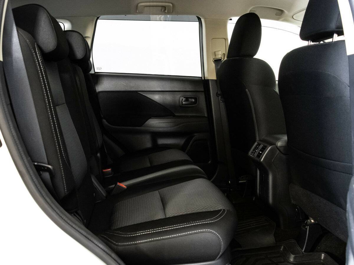 Mitsubishi Outlander с пробегом — 2019 год. Фото: #15