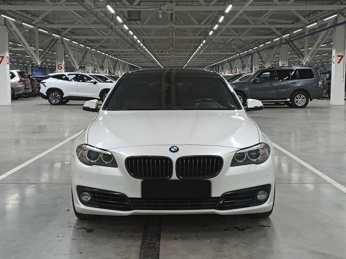 BMW 5 серии с пробегом — 2015 год. Фото: #1