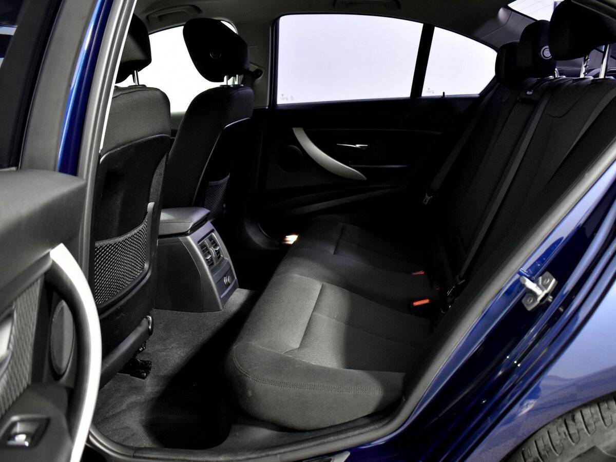 BMW 3 серии с пробегом — 2015 год. Фото: #11