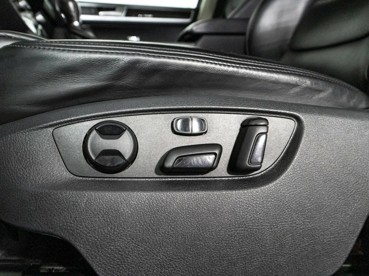 Volkswagen Touareg с пробегом — 2016 год. Фото: #16