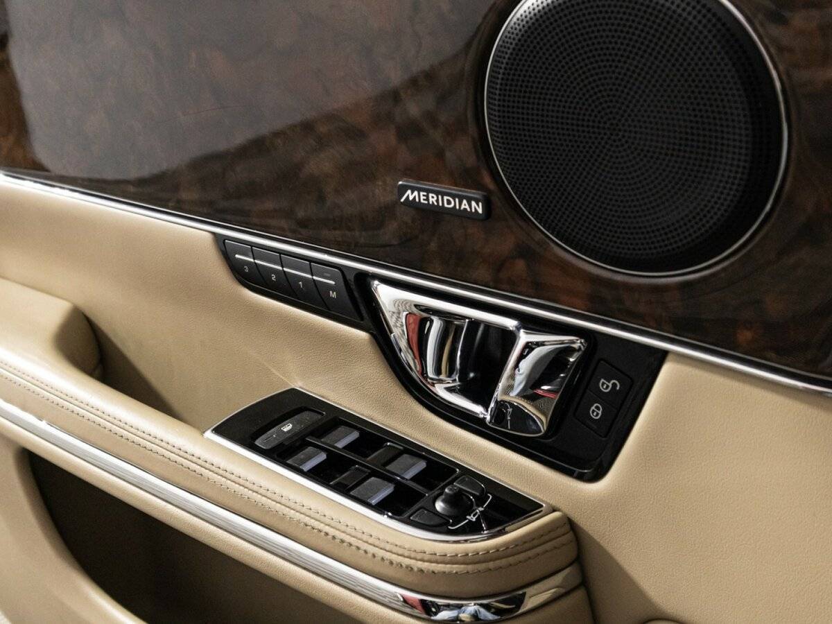 Jaguar XJ с пробегом — 2014 год. Фото: #18