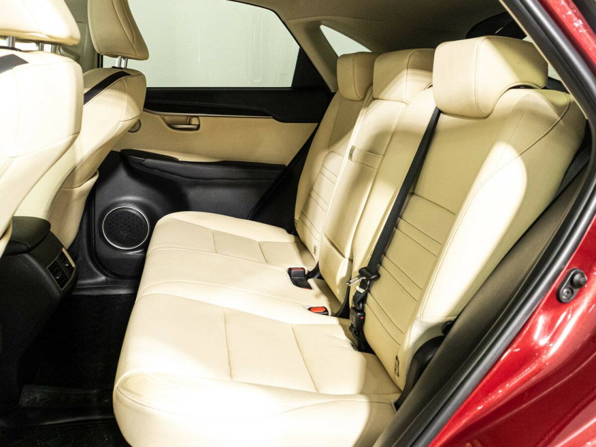 Lexus NX с пробегом — 2015 год. Фото: #9