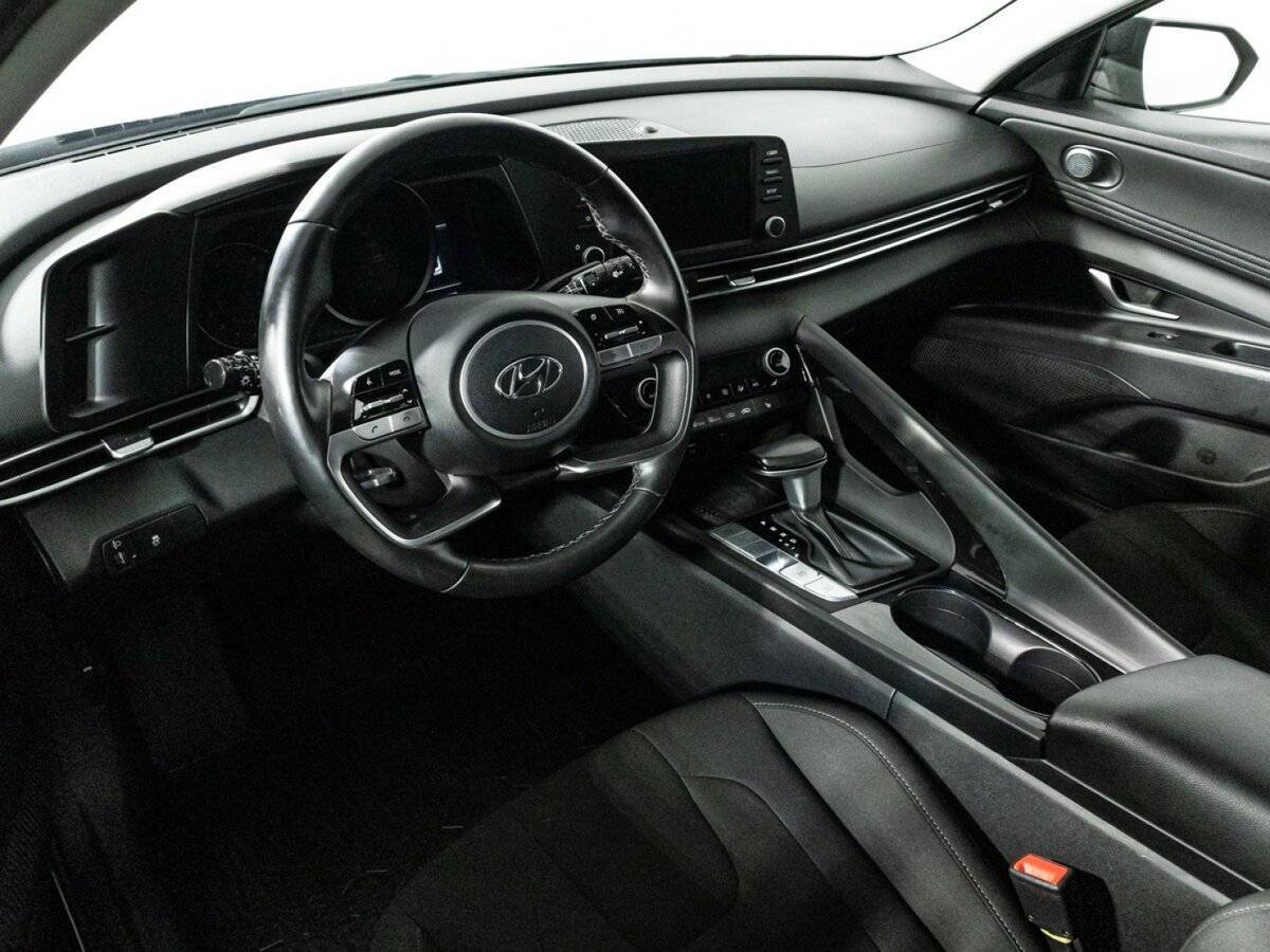 Hyundai Elantra с пробегом — 2021 год. Фото: #10
