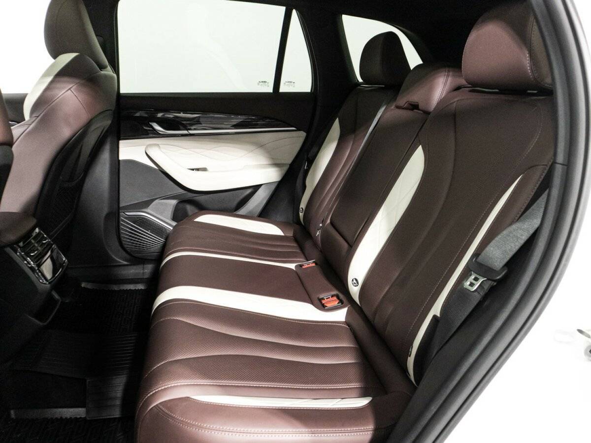 Geely Monjaro с пробегом — 2023 год. Фото: #9