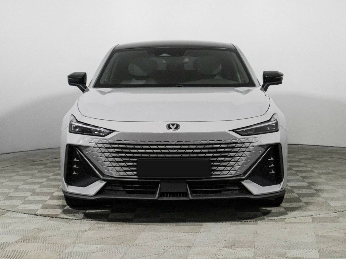 Changan UNI-V с пробегом — 2023 год. Фото: #1