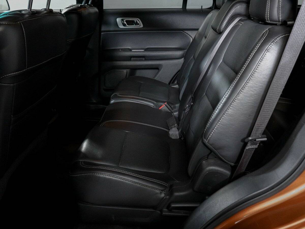 Ford Explorer с пробегом — 2013 год. Фото: #8