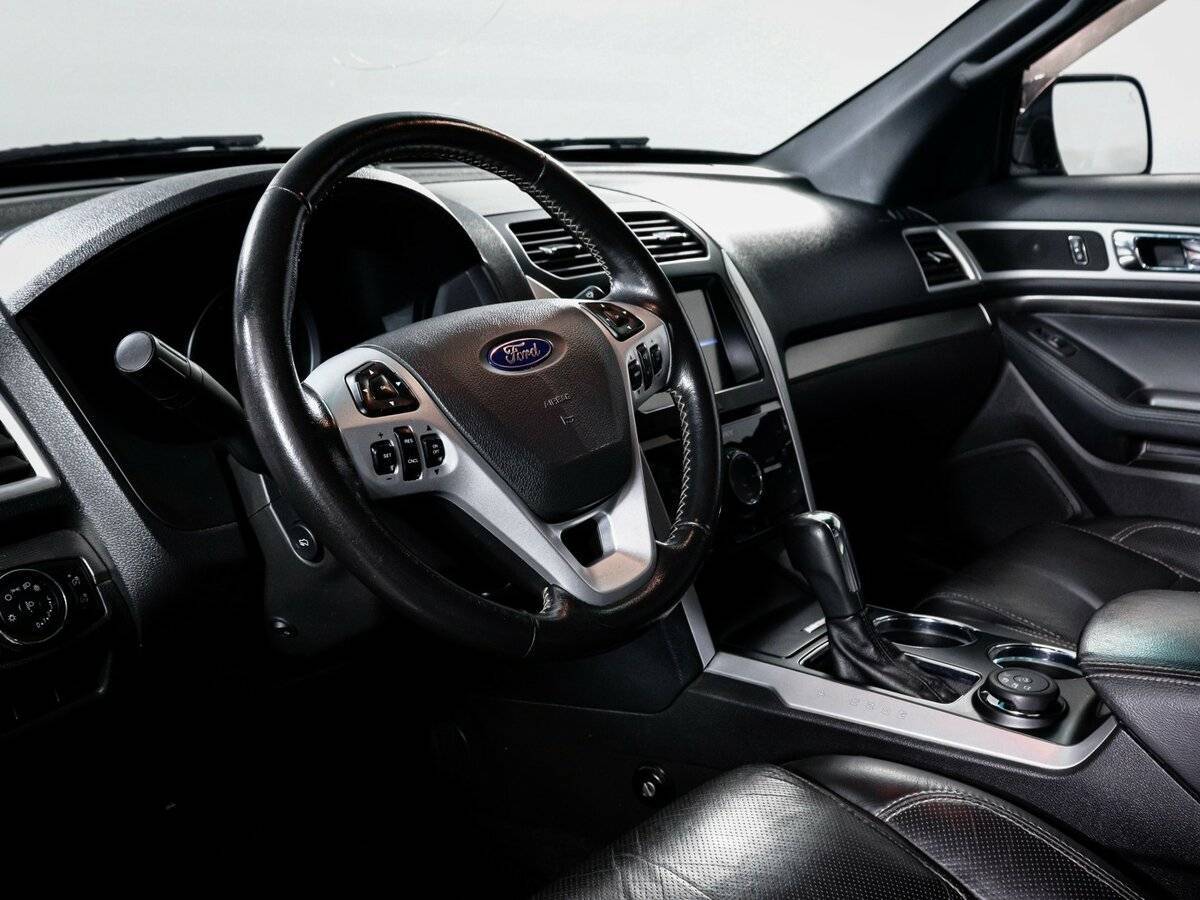 Ford Explorer с пробегом — 2013 год. Фото: #12