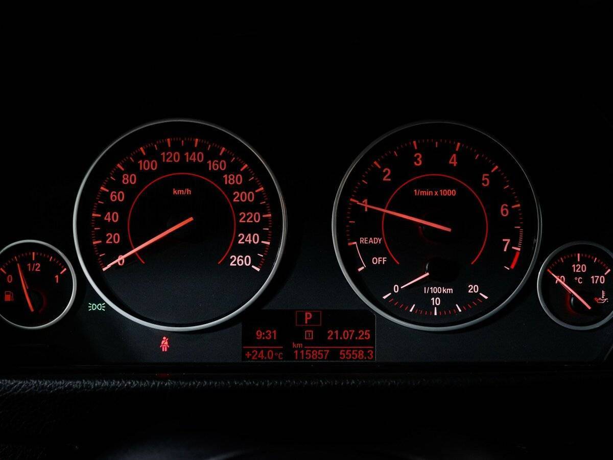 BMW 3 серии с пробегом — 2017 год. Фото: #10