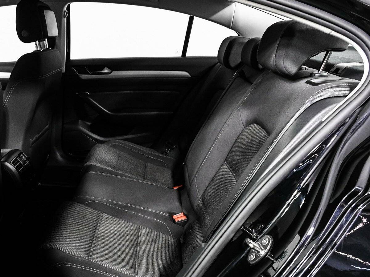 Volkswagen Passat с пробегом — 2018 год. Фото: #13