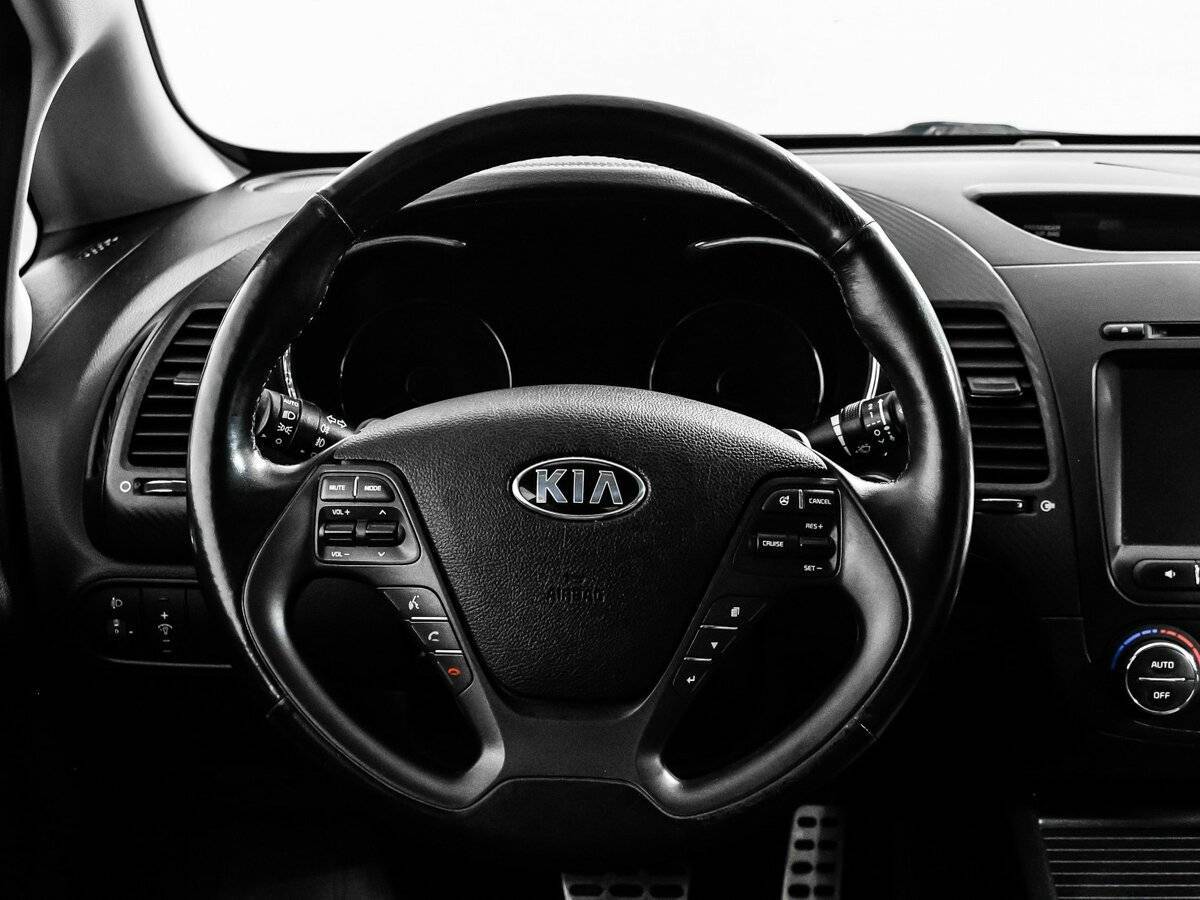 Kia Cerato с пробегом — 2015 год. Фото: #11