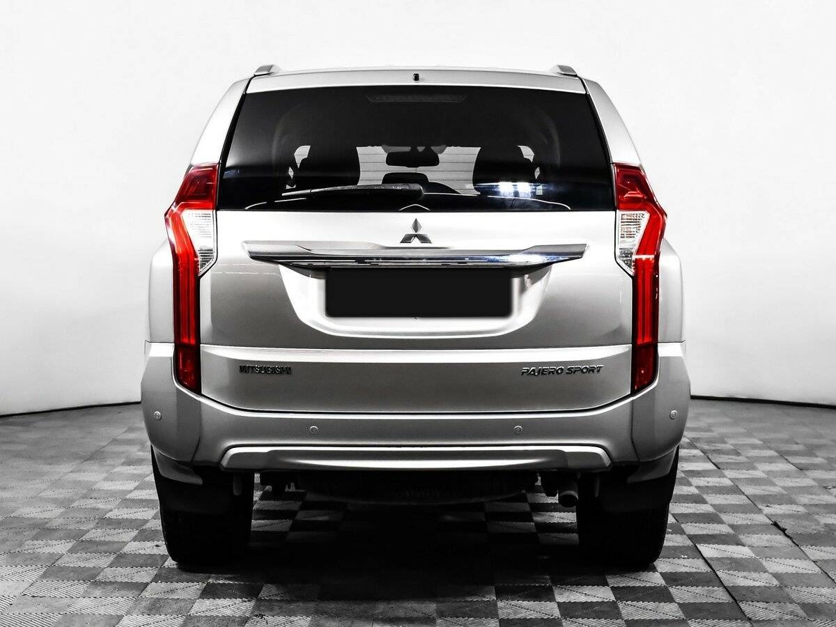 Mitsubishi Pajero Sport с пробегом — 2017 год. Фото: #5