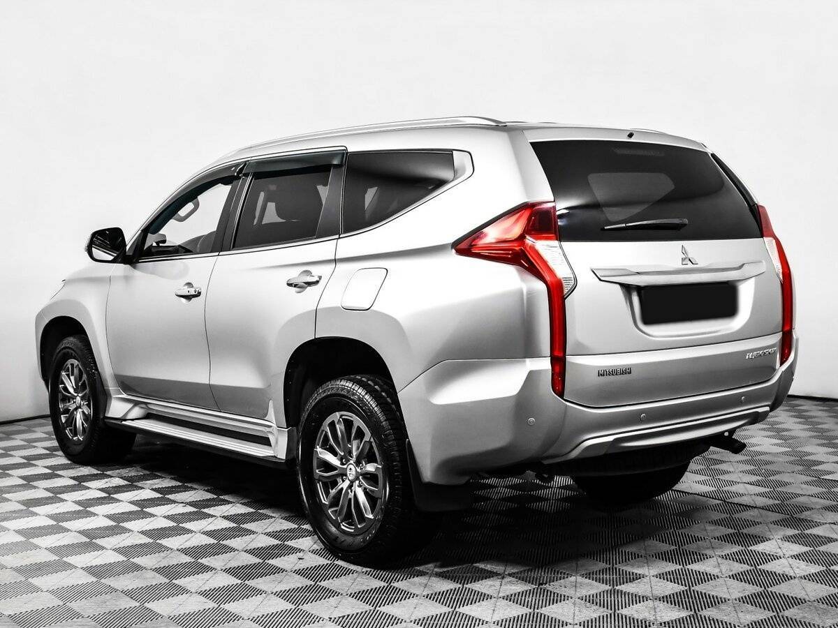 Mitsubishi Pajero Sport с пробегом — 2017 год. Фото: #6