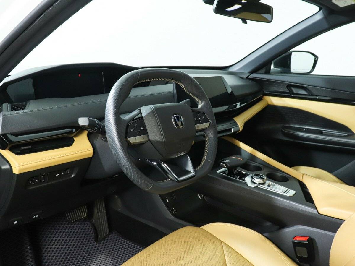 Changan UNI-V с пробегом — 2022 год. Фото: #11