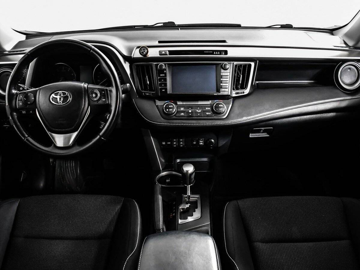 Toyota RAV4 с пробегом — 2017 год. Фото: #10