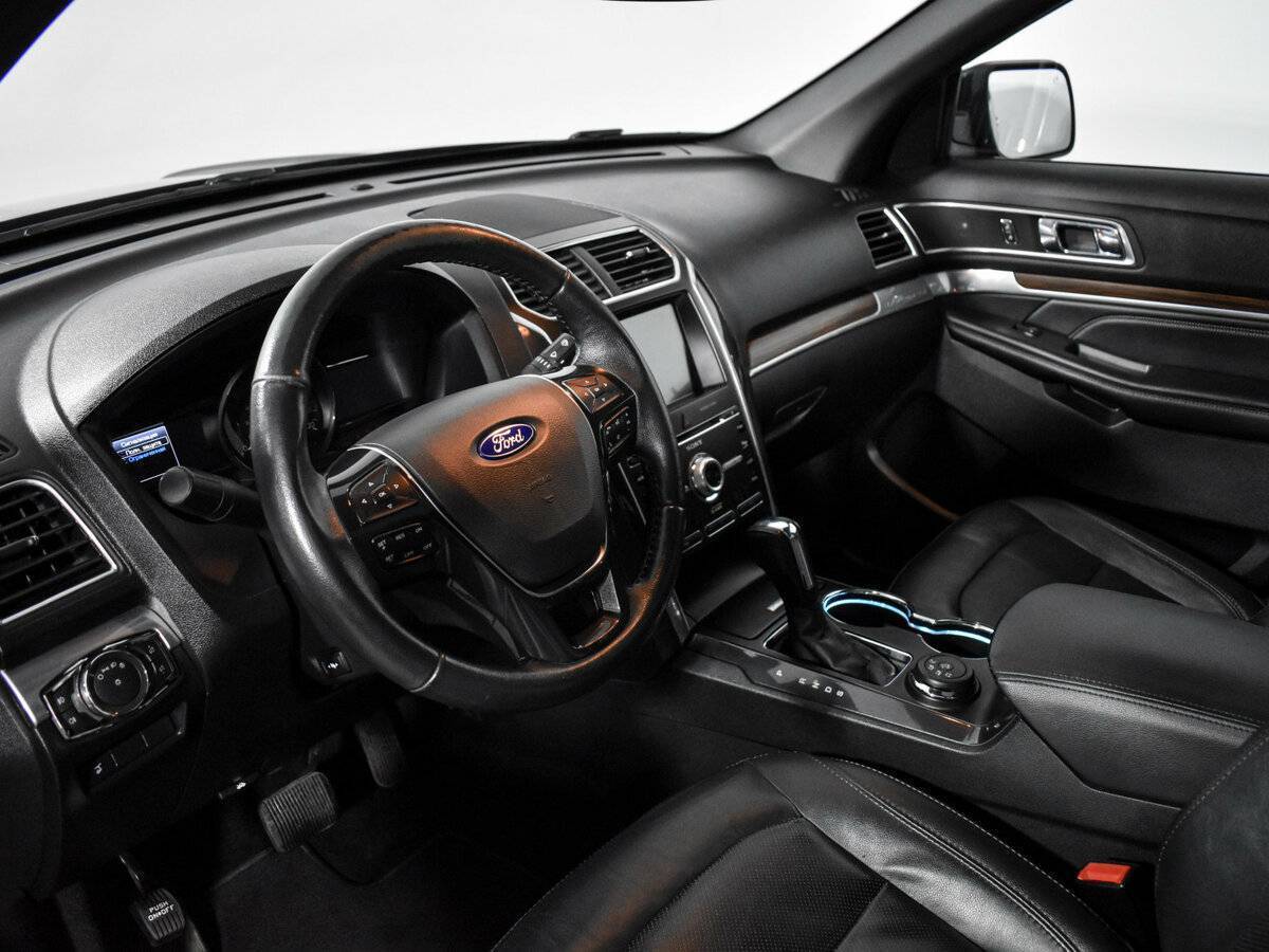Ford Explorer с пробегом — 2016 год. Фото: #6