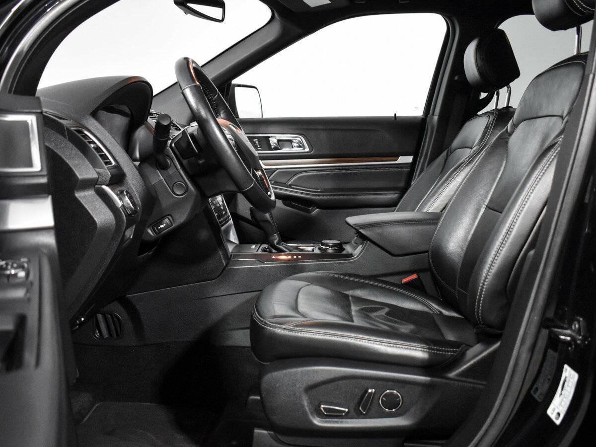 Ford Explorer с пробегом — 2016 год. Фото: #9