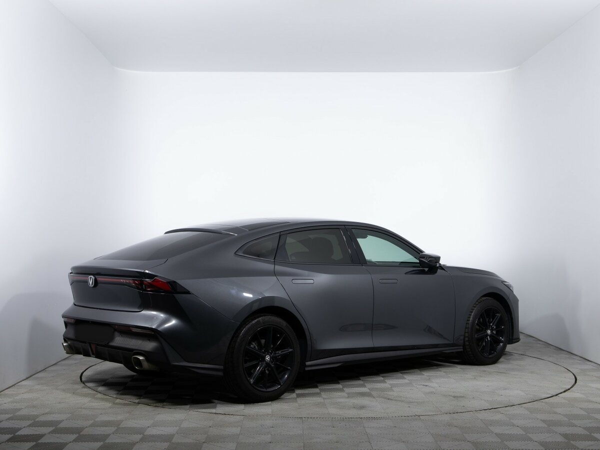 Changan UNI-V с пробегом — 2023 год. Фото: #4