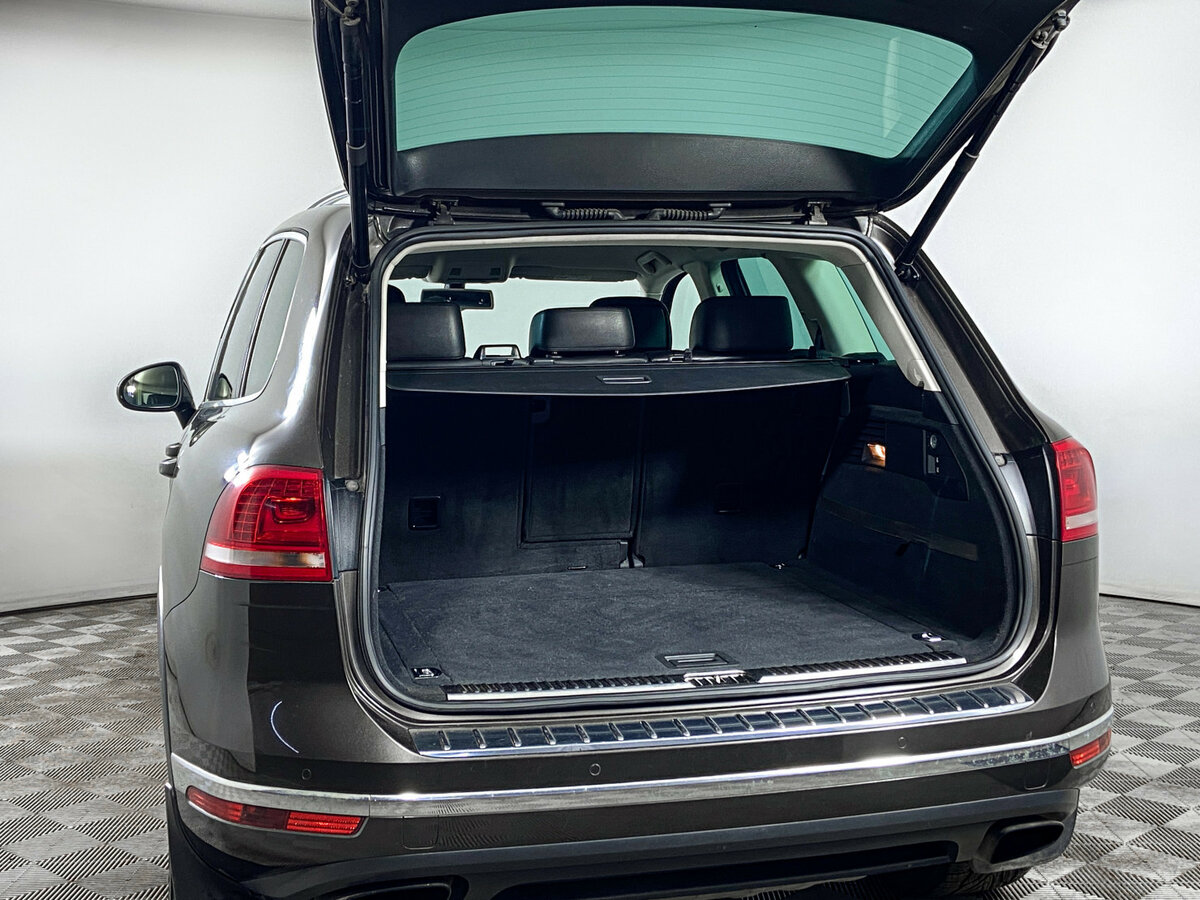 Volkswagen Touareg с пробегом — 2015 год. Фото: #6