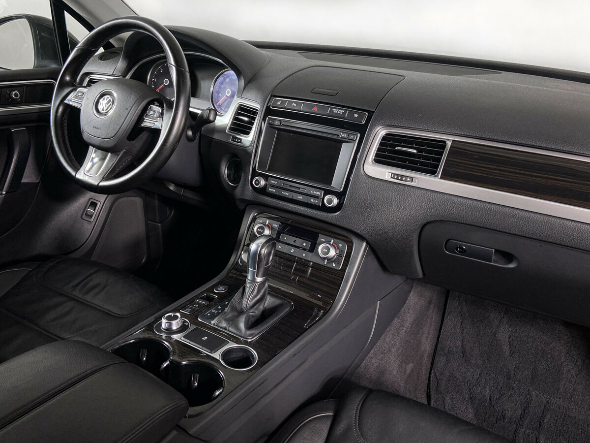 Volkswagen Touareg с пробегом — 2015 год. Фото: #8