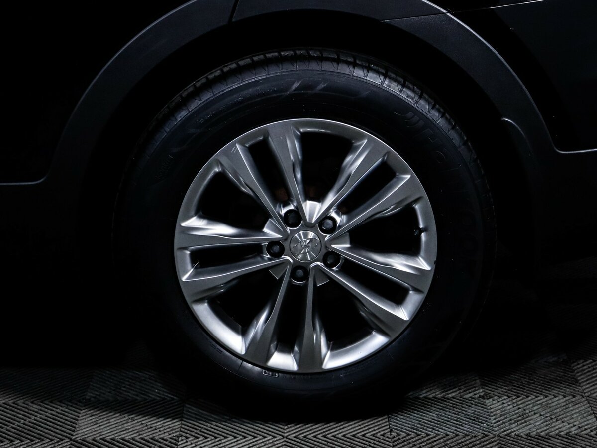Hyundai Santa Fe с пробегом — 2015 год. Фото: #12