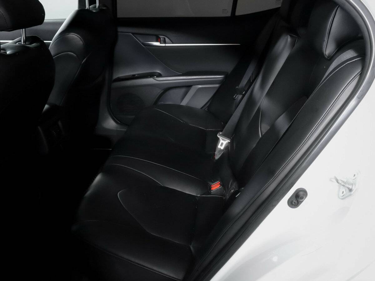 Toyota Camry с пробегом — 2020 год. Фото: #7