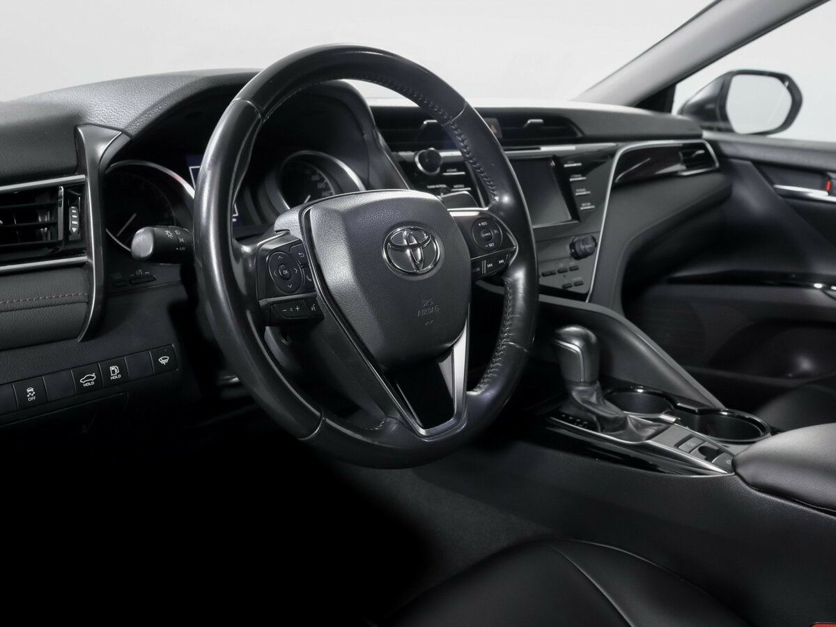 Toyota Camry с пробегом — 2020 год. Фото: #10
