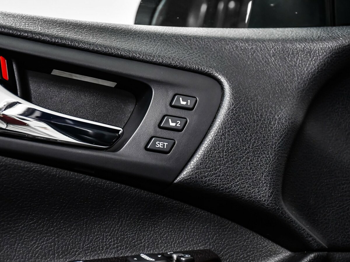 Toyota Camry с пробегом — 2016 год. Фото: #12