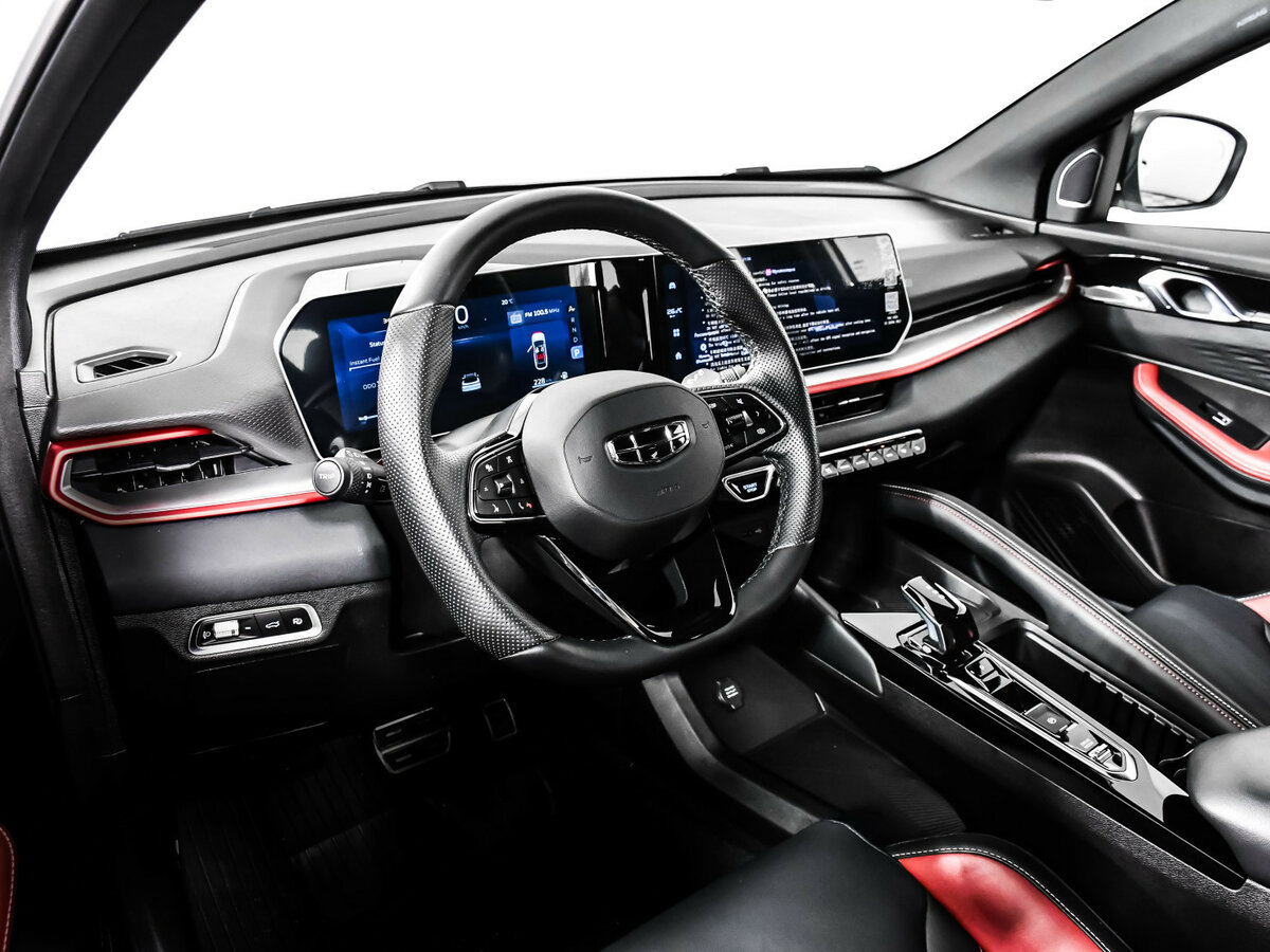 Geely Coolray с пробегом — 2024 год. Фото: #12